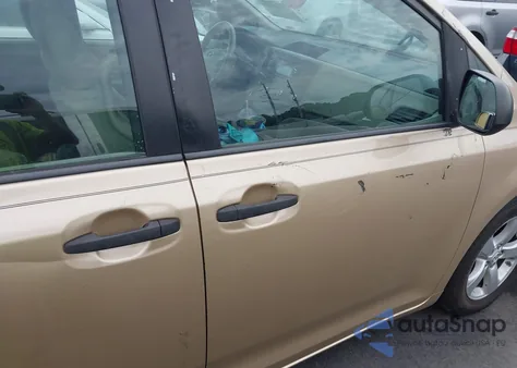 2012 Toyota Sienna Base V6 7 Passenger z USA, uszkodzony, nr VIN 5TDZK3DC1CS229876